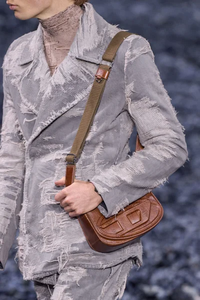 Look 32